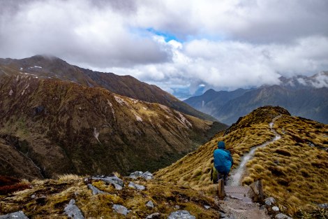 Starting the descent from Hanging Valley Shelter. Photo by Compass